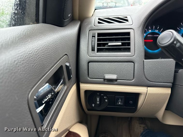 image for item DR2792 2011 Ford Fusion 