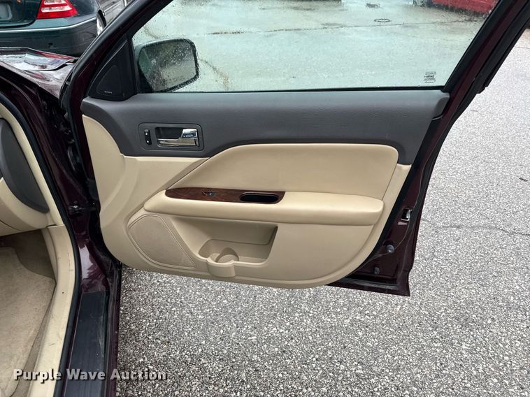 image for item DR2792 2011 Ford Fusion 