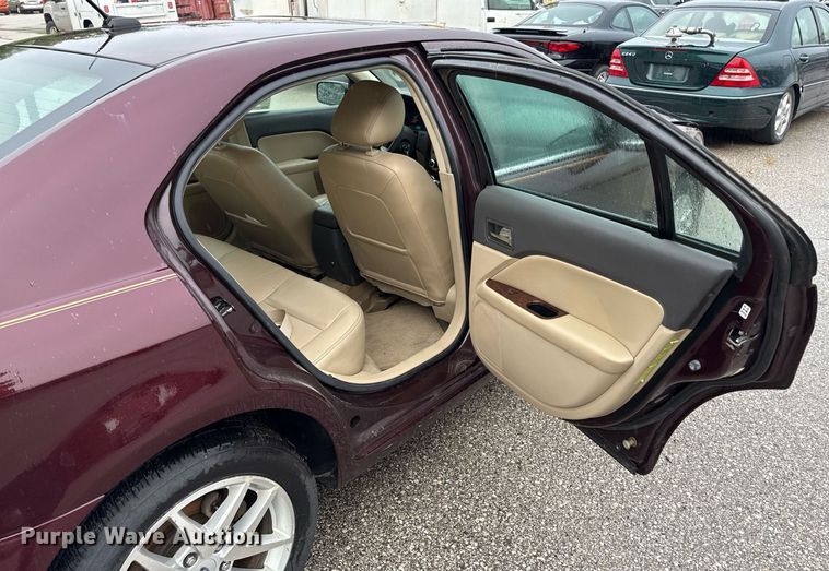 image for item DR2792 2011 Ford Fusion 