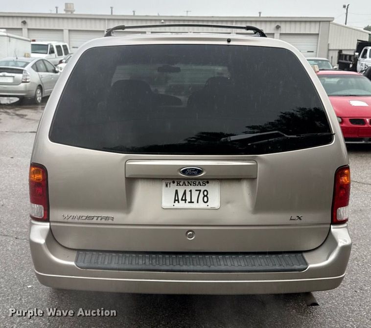 image for item DR2793 2002 Ford Windstar LX van