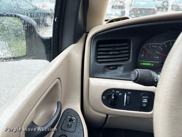 image for item DR2793 2002 Ford Windstar LX van