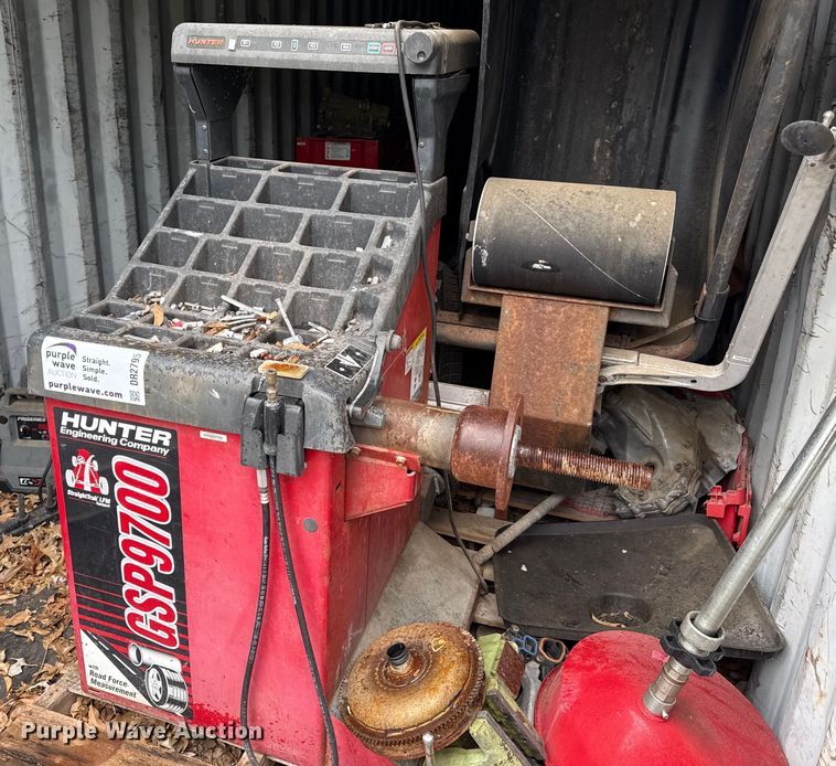 image for item DR2795 Hunter GSP9700 tire balancer