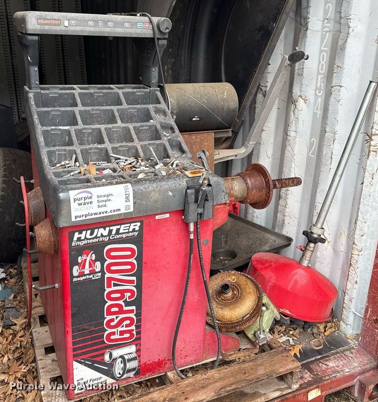 image for item DR2795 Hunter GSP9700 tire balancer