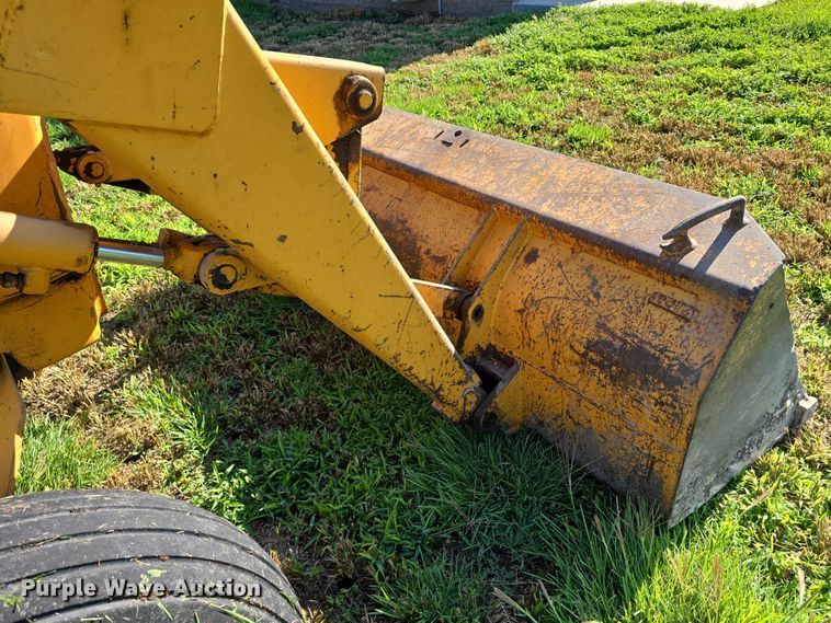 image for item DR3781 1973 John Deere 401-A tractor