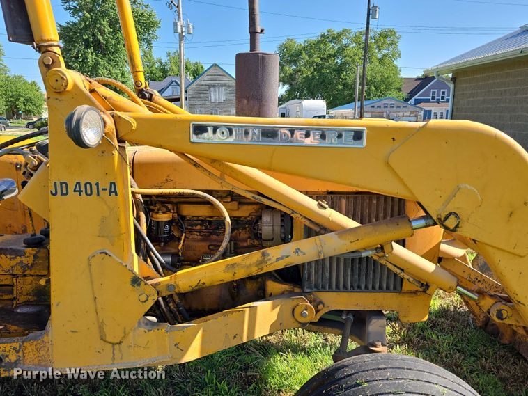 image for item DR3781 1973 John Deere 401-A tractor