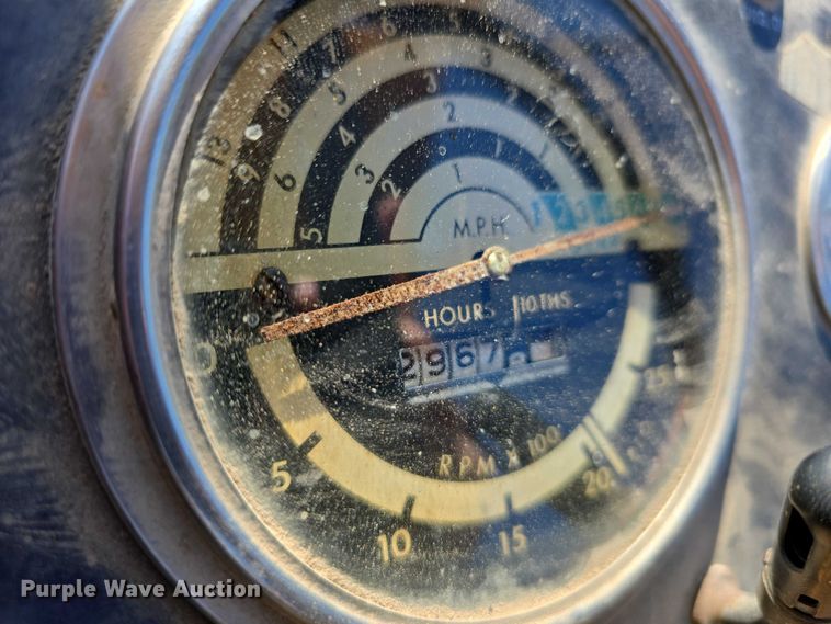 image for item DR3781 1973 John Deere 401-A tractor