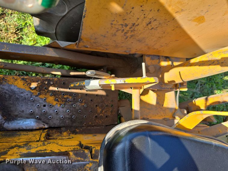 image for item DR3781 1973 John Deere 401-A tractor