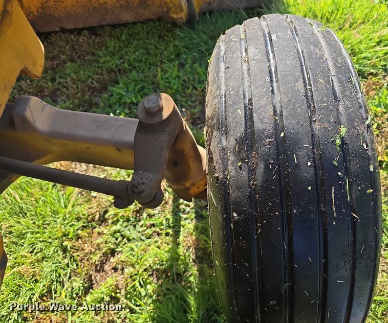 image for item DR3781 1973 John Deere 401-A tractor