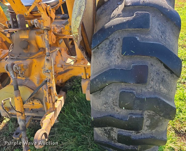 image for item DR3781 1973 John Deere 401-A tractor