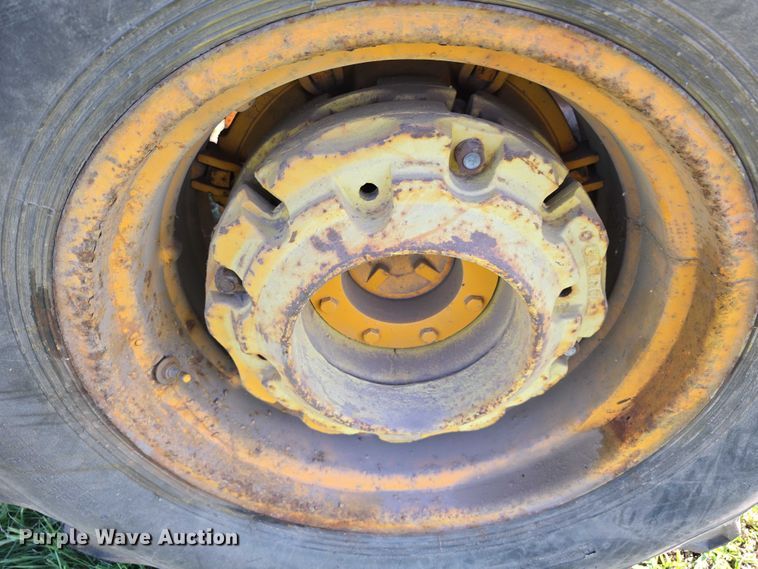 image for item DR3781 1973 John Deere 401-A tractor