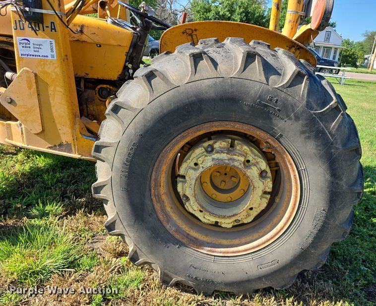 image for item DR3781 1973 John Deere 401-A tractor