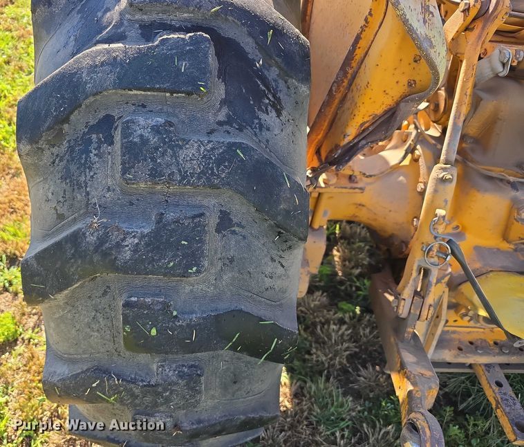 image for item DR3781 1973 John Deere 401-A tractor