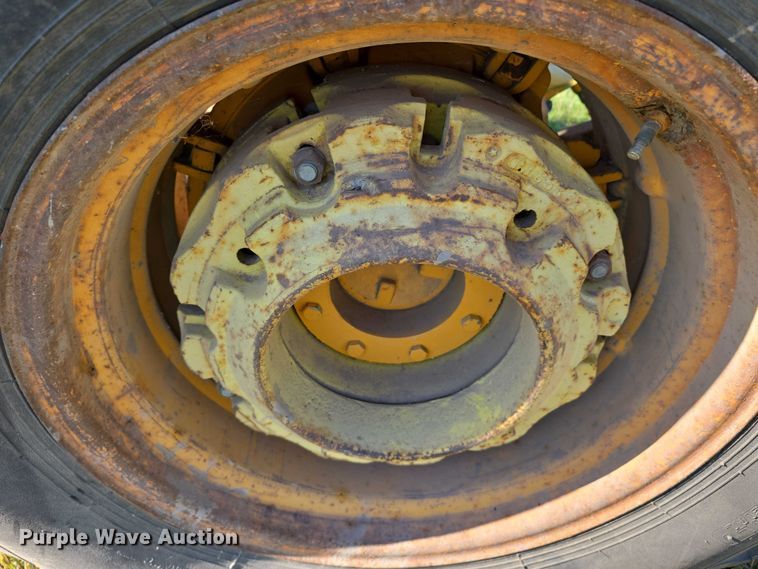 image for item DR3781 1973 John Deere 401-A tractor