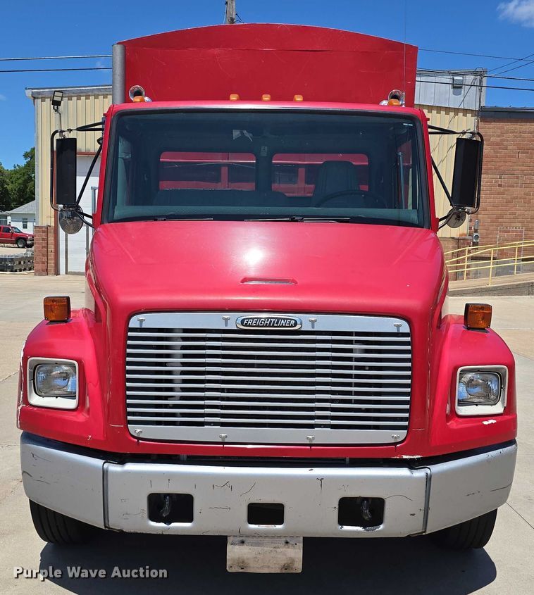 image for item DR3787 2003 Freightliner Business Class M2 chipper truck