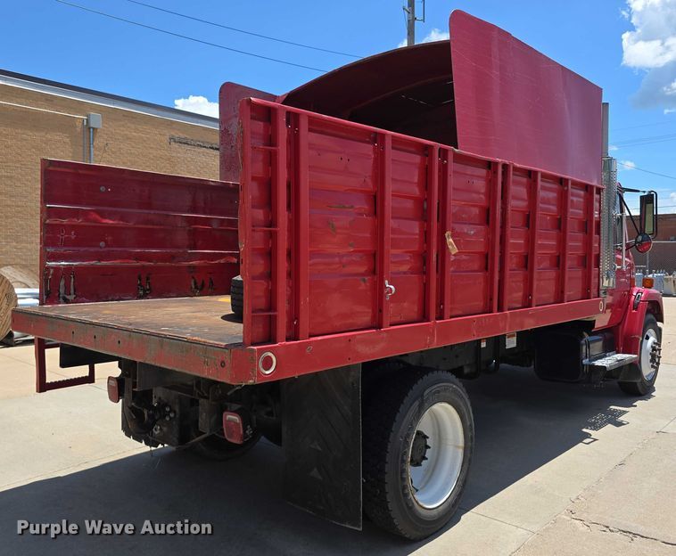 image for item DR3787 2003 Freightliner Business Class M2 chipper truck