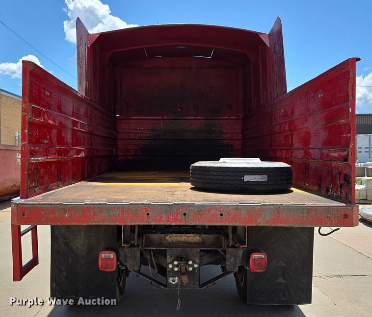 image for item DR3787 2003 Freightliner Business Class M2 chipper truck