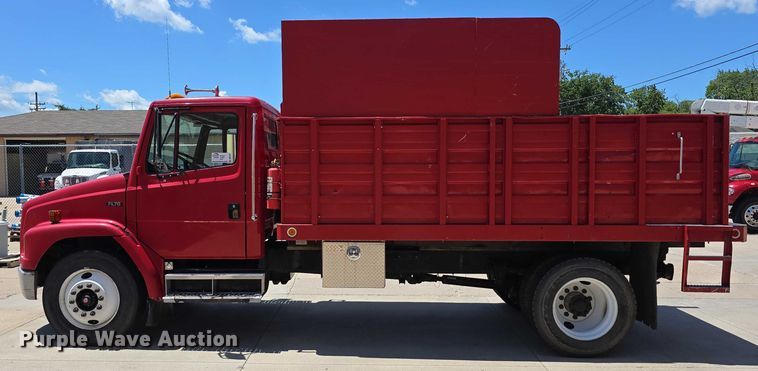 image for item DR3787 2003 Freightliner Business Class M2 chipper truck