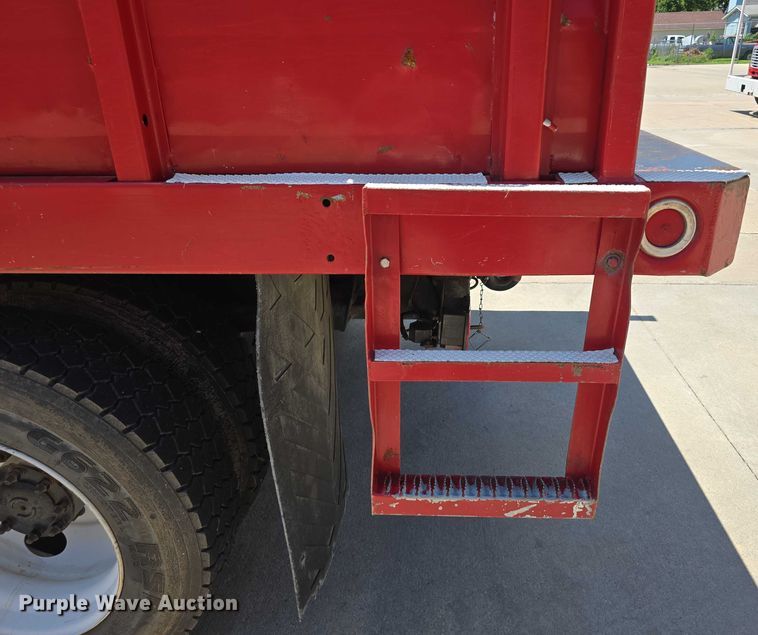 image for item DR3787 2003 Freightliner Business Class M2 chipper truck