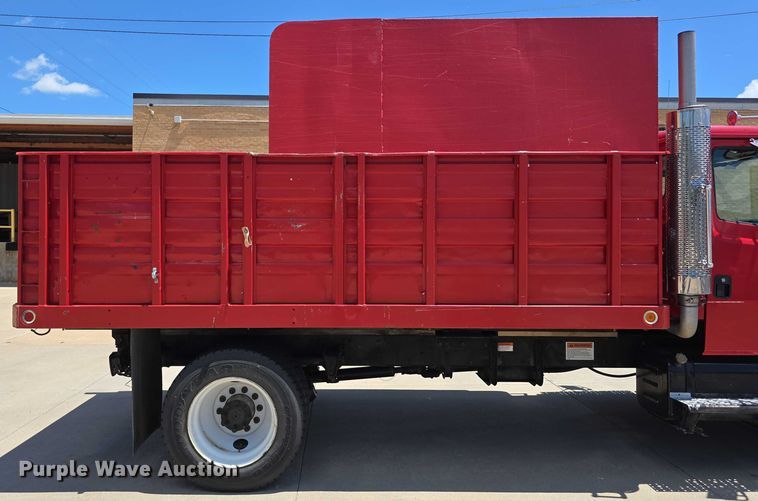 image for item DR3787 2003 Freightliner Business Class M2 chipper truck