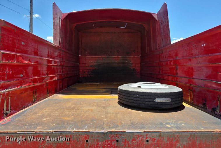 image for item DR3787 2003 Freightliner Business Class M2 chipper truck