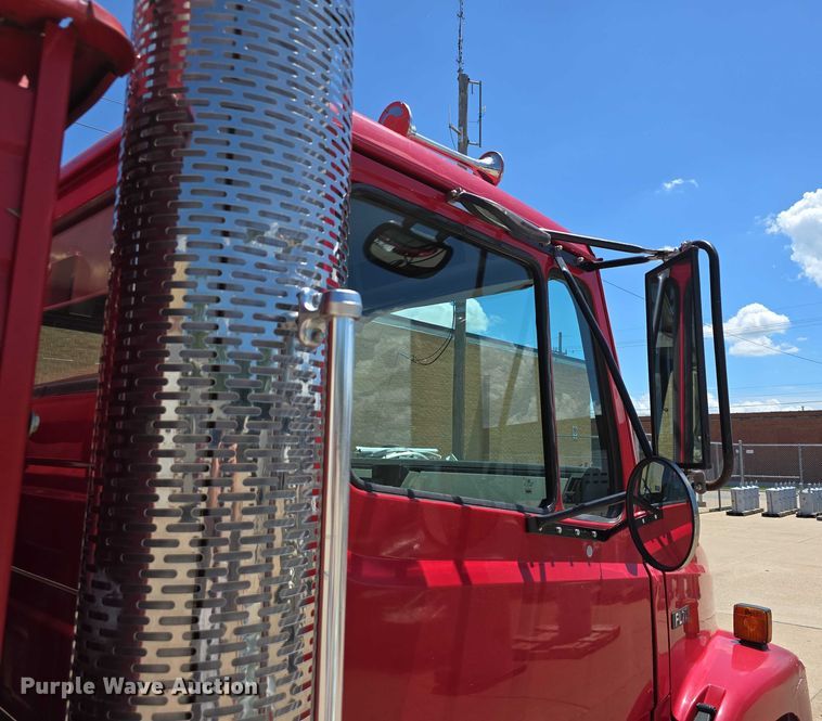 image for item DR3787 2003 Freightliner Business Class M2 chipper truck