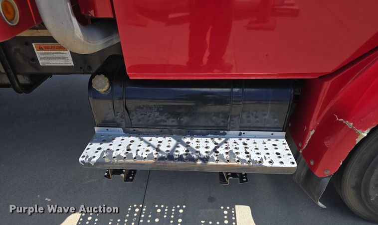 image for item DR3787 2003 Freightliner Business Class M2 chipper truck