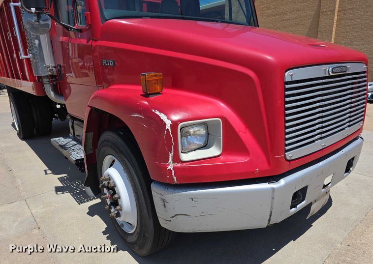 image for item DR3787 2003 Freightliner Business Class M2 chipper truck