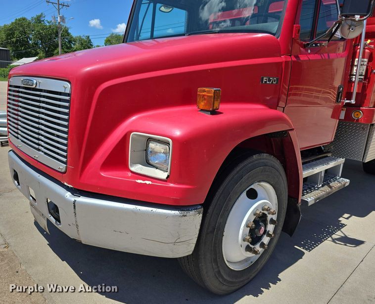 image for item DR3787 2003 Freightliner Business Class M2 chipper truck