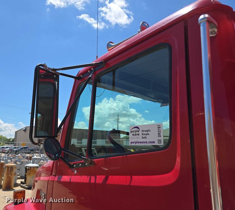 image for item DR3787 2003 Freightliner Business Class M2 chipper truck