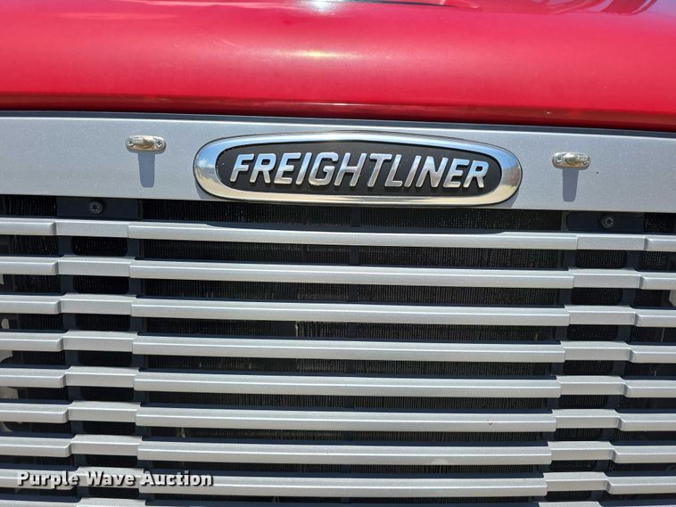 image for item DR3787 2003 Freightliner Business Class M2 chipper truck