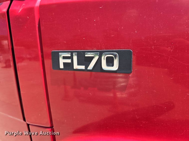 image for item DR3787 2003 Freightliner Business Class M2 chipper truck