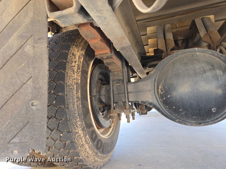 image for item DR3787 2003 Freightliner Business Class M2 chipper truck