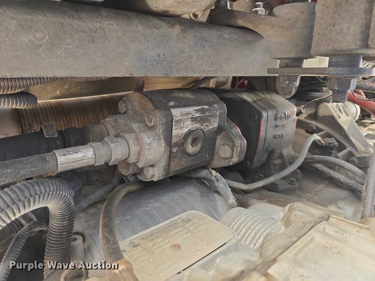 image for item DR3787 2003 Freightliner Business Class M2 chipper truck