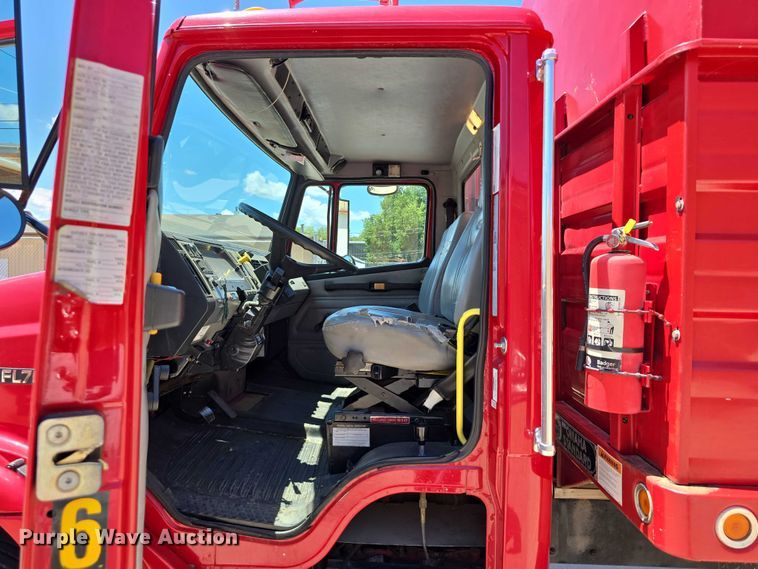 image for item DR3787 2003 Freightliner Business Class M2 chipper truck