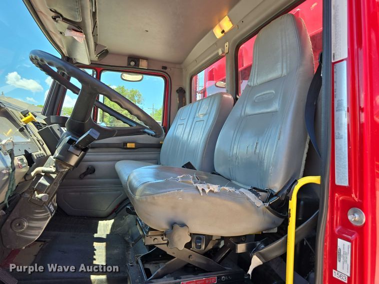 image for item DR3787 2003 Freightliner Business Class M2 chipper truck