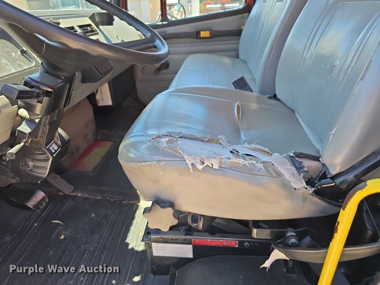 image for item DR3787 2003 Freightliner Business Class M2 chipper truck