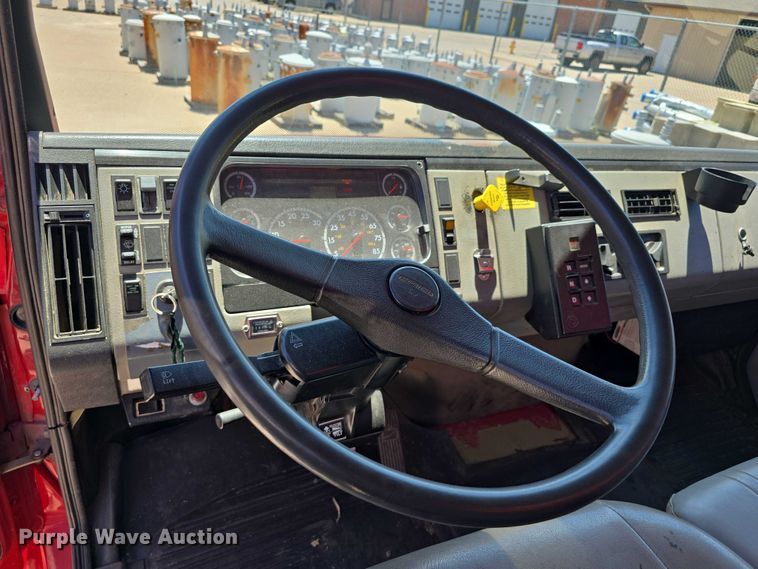 image for item DR3787 2003 Freightliner Business Class M2 chipper truck