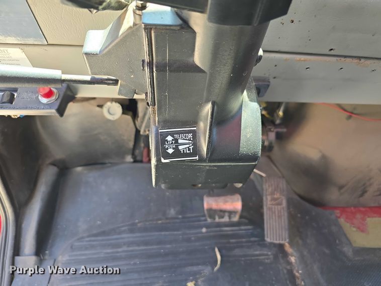 image for item DR3787 2003 Freightliner Business Class M2 chipper truck