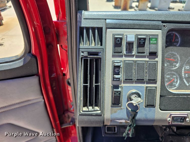 image for item DR3787 2003 Freightliner Business Class M2 chipper truck