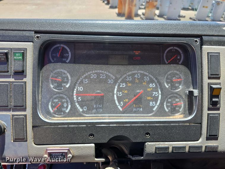 image for item DR3787 2003 Freightliner Business Class M2 chipper truck