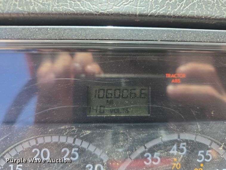 image for item DR3787 2003 Freightliner Business Class M2 chipper truck