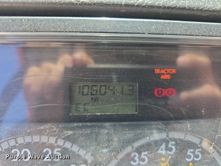 image for item DR3787 2003 Freightliner Business Class M2 chipper truck