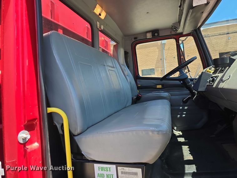 image for item DR3787 2003 Freightliner Business Class M2 chipper truck