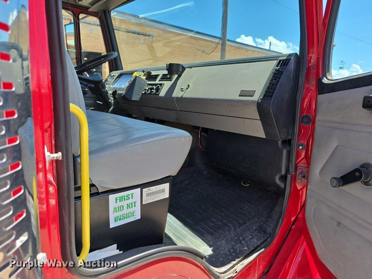 image for item DR3787 2003 Freightliner Business Class M2 chipper truck