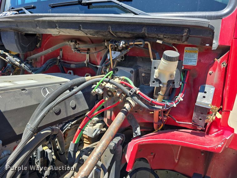 image for item DR3787 2003 Freightliner Business Class M2 chipper truck