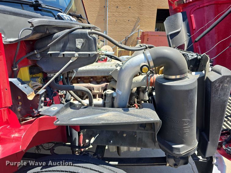 image for item DR3787 2003 Freightliner Business Class M2 chipper truck