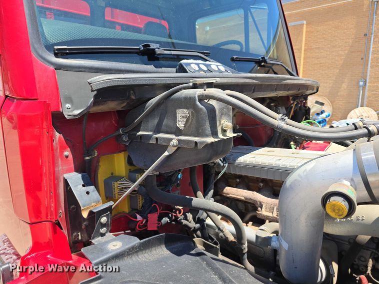 image for item DR3787 2003 Freightliner Business Class M2 chipper truck