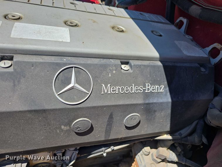 image for item DR3787 2003 Freightliner Business Class M2 chipper truck