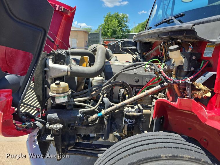 image for item DR3787 2003 Freightliner Business Class M2 chipper truck