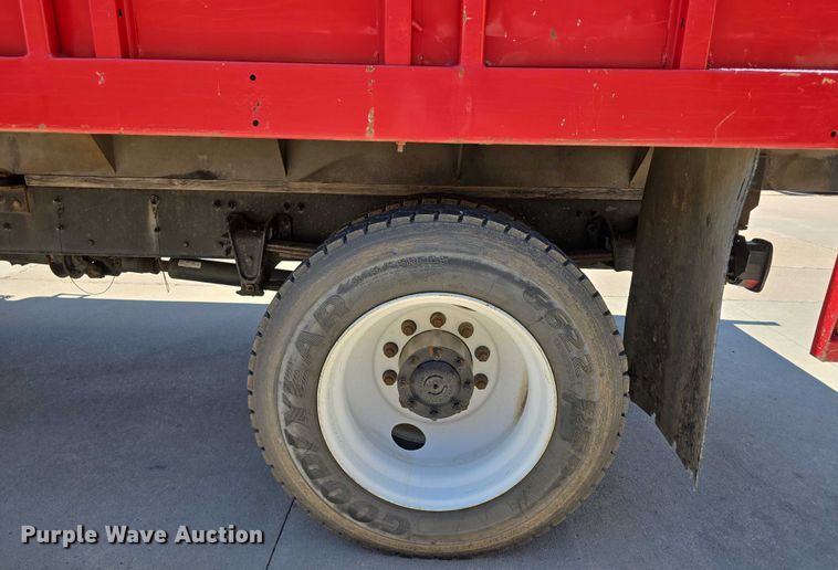 image for item DR3787 2003 Freightliner Business Class M2 chipper truck